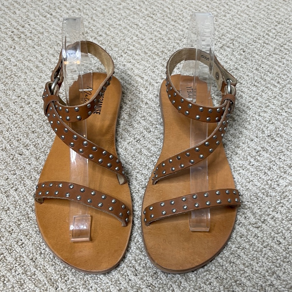 AMUSE SOCIETY X MATISSE ROCK MUSE TAN LEATHER STUDDED FLAT SANDALS **NWOT** - Picture 2 of 14